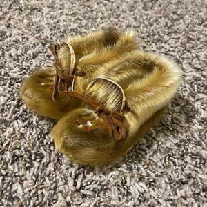 Rare Vintage Capitol Brand Huron Tribe Seal Fur Beaded Moccasins - Baby Size 2